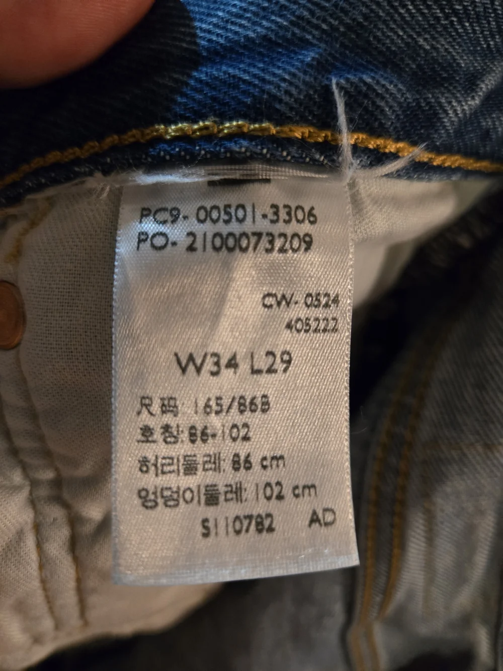 Levi's 501 Men's Straight Jeans - Medium Wash.